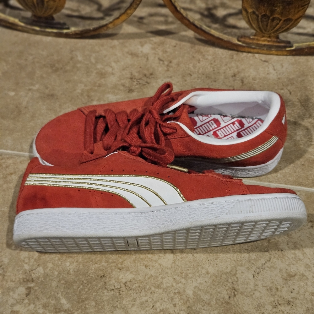 Puma Women' Varsity Suede Sneakers Red With Gold Accents - Size 10 - Picture 2 of 6